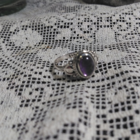 Size 6 Amethyst Ring 925 Sterling Silver - Picture 3 of 4